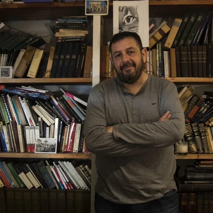 El escritor Marcelo Britos presentará la novela “El aserradero” en el Teatro Municipal El escritor Marcelo Britos presentará la novela “El aserradero” en el Teatro Municipal