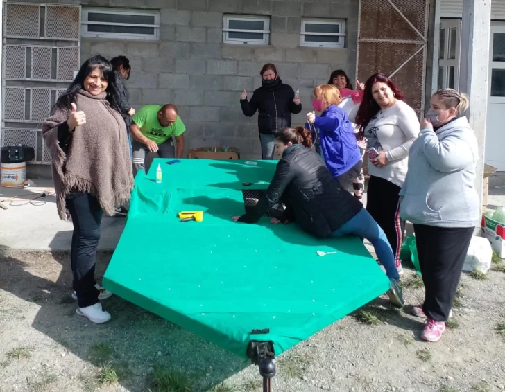 Faltan 25 días para la primavera: comenzó el armado de carros para el desfile en Río Gallegos