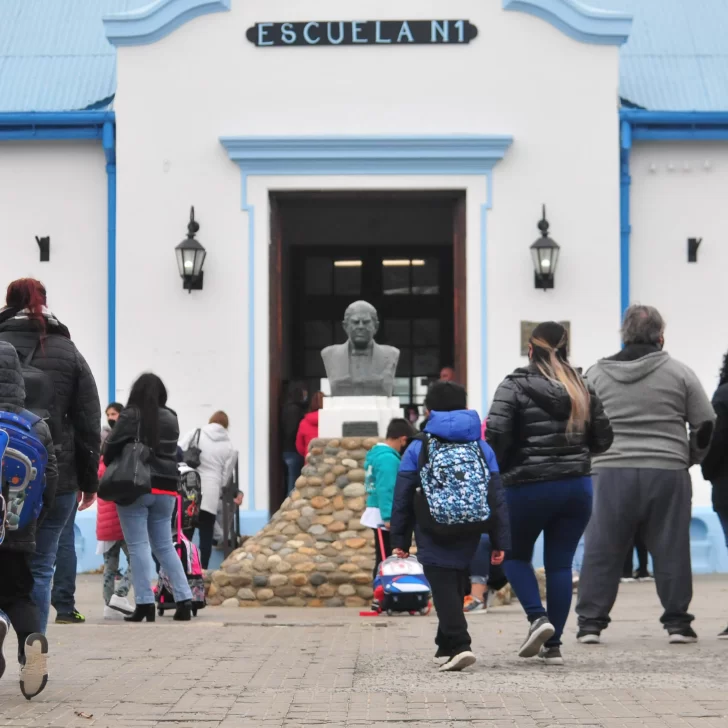 Santa Cruz: la deserción escolar bajó del 14% al 6.6% en el Secundario Santa Cruz: la deserción escolar bajó del 14% al 6.6% en el Secundario