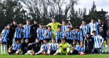 El exarquero de Boxing, Benicio Romero atajó para la Selección Sub15 de Aimar