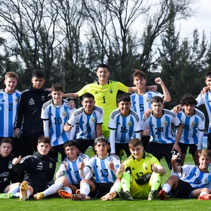 El exarquero de Boxing, Benicio Romero atajó para la Selección Sub15 de Aimar