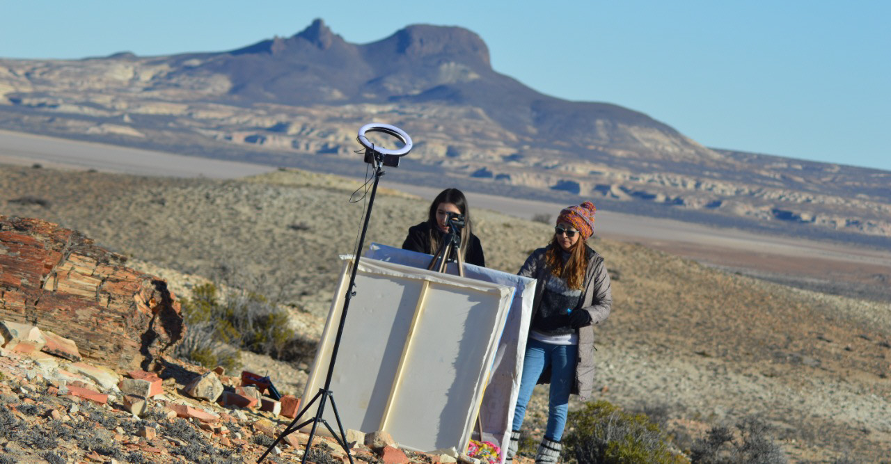 Caleta Olivia: artistas locales intervendrán el Bosque Petrificado con su arte Caleta Olivia: artistas locales intervendrán el Bosque Petrificado con su arte