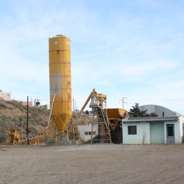 La Municipalidad de Caleta Olivia recibió cemento para sus calles La Municipalidad de Caleta Olivia recibió cemento para sus calles