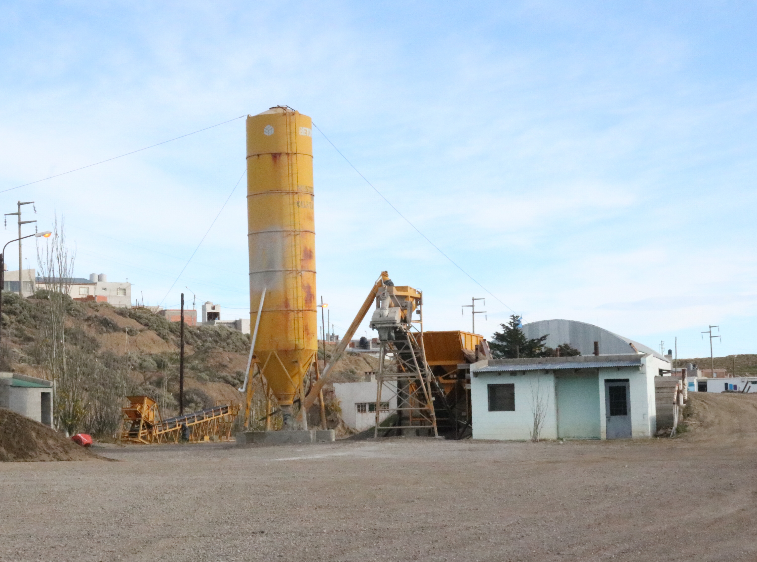 La Municipalidad de Caleta Olivia recibió cemento para sus calles La Municipalidad de Caleta Olivia recibió cemento para sus calles