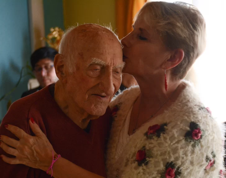 Fotos y videos. Don Carlos Grasso celebró sus 100 años de edad con tango, milonga y asado