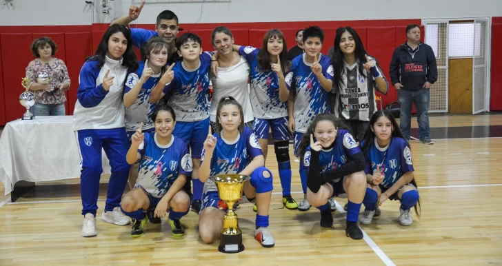 Catamarca FC se alzó con las dos copas en el Regional de Futsal Femenino en Río Gallegos