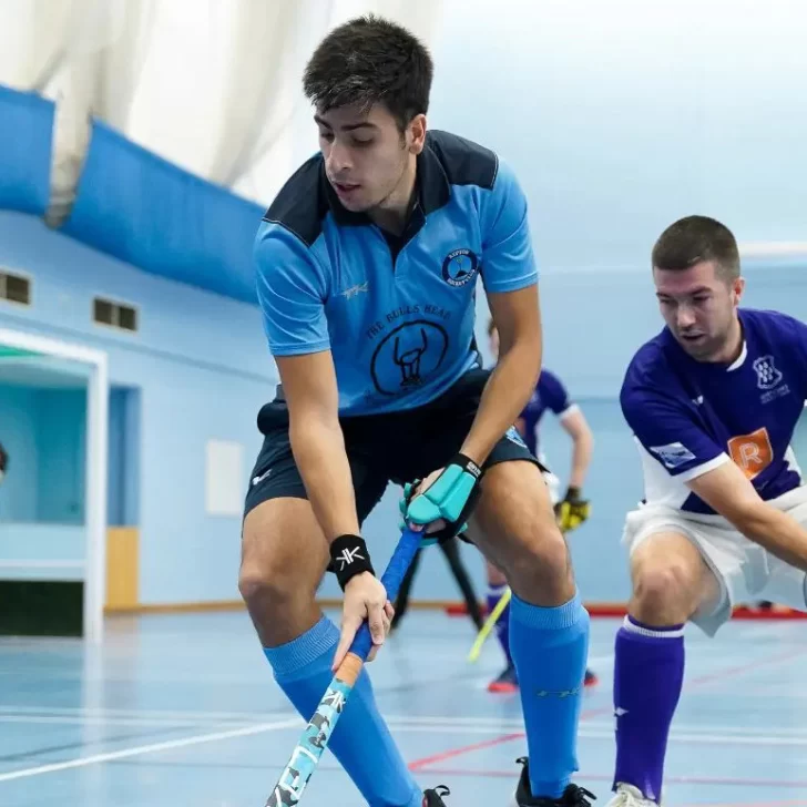 El santacruceño Jattar Aboud culminó su primera “Premier League” Hockey Indoor El santacruceño Jattar Aboud culminó su primera “Premier League” Hockey Indoor