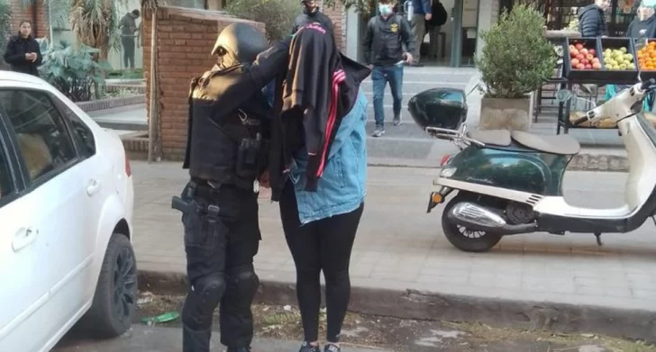 Demoraron a una joven estudiante de Santa Cruz que vendía drogas sintéticas en Córdoba