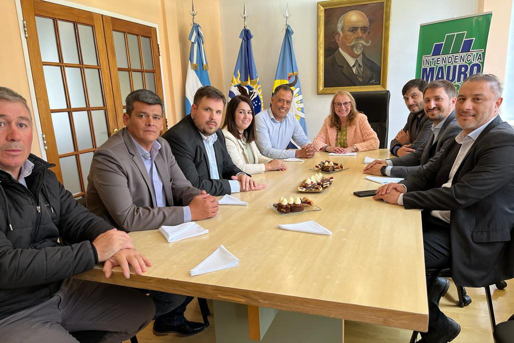 Alicia Kirchner entregó una autobomba a los Bomberos de Perito Moreno Alicia Kirchner entregó una autobomba a los Bomberos de Perito Moreno