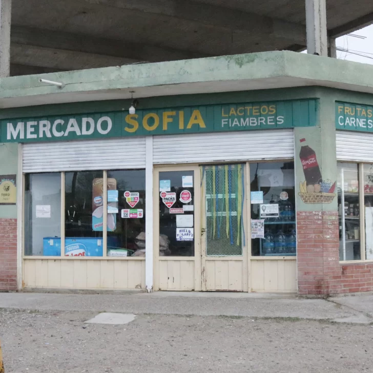 A punta de pistola, ladrón robó para hacer un asado, alcohol y 3 mil pesos A punta de pistola, ladrón robó para hacer un asado, alcohol y 3 mil pesos