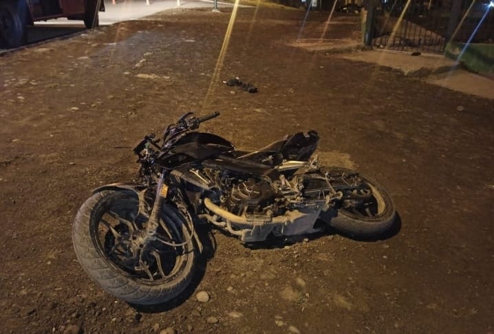 Dos heridos graves tras un choque entre una camioneta y una moto en El Calafate