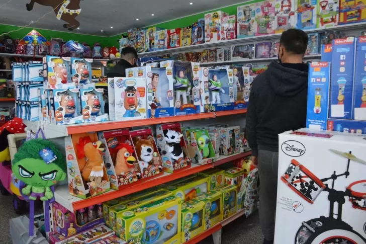 Día del Niño, importaciones y suba del dólar: ¿Cuánto cuesta un juguete en Río Gallegos?