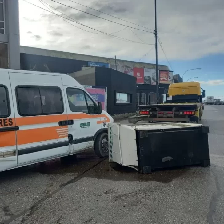 Un generador de corriente cayó sobre un transporte escolar con 19 niños a bordo