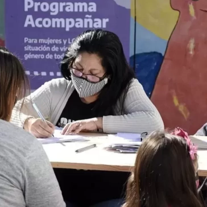Programa Acompañar: qué requisitos debo cumplir para cobrar el bono de $33.000 destinado a mujeres y disidencias Programa Acompañar: qué requisitos debo cumplir para cobrar el bono de $33.000 destinado a mujeres y disidencias