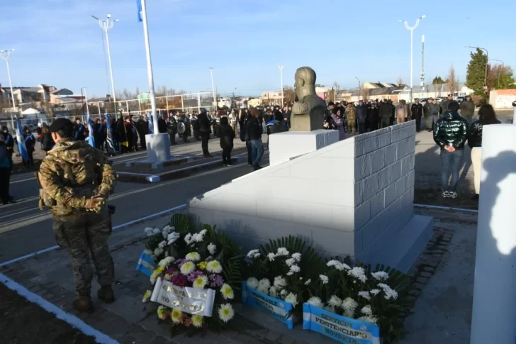 Río Gallegos conmemoró el Día de la Bandera en la plaza del Barrio Belgrano