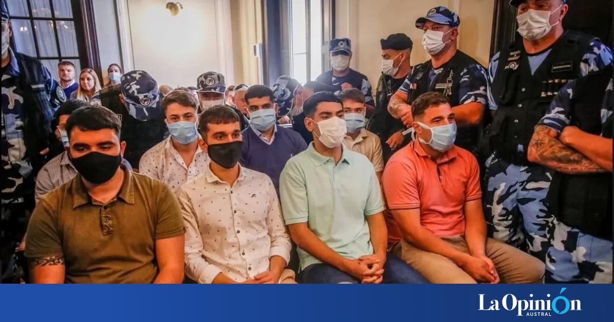 La Fiscalía pidió prisión perpetua para los ocho acusados de matar a ...