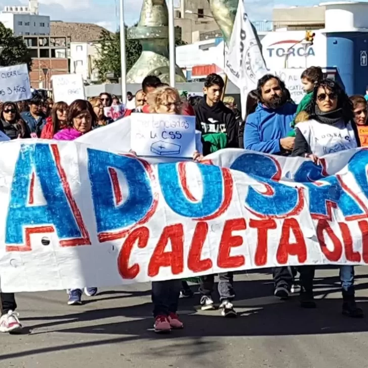 Sin clases hasta el lunes 26 de junio: ADOSAC respondió con un paro de 72 horas al aumento otorgado por el Gobierno Sin clases hasta el lunes 26 de junio: ADOSAC respondió con un paro de 72 horas al aumento otorgado por el Gobierno
