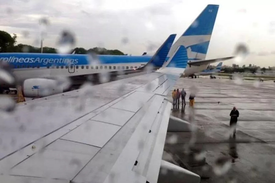 Demoras en Aeroparque y Ezeiza por fuerte tormenta eléctrica: ¿Cómo están los vuelos a Santa Cruz?