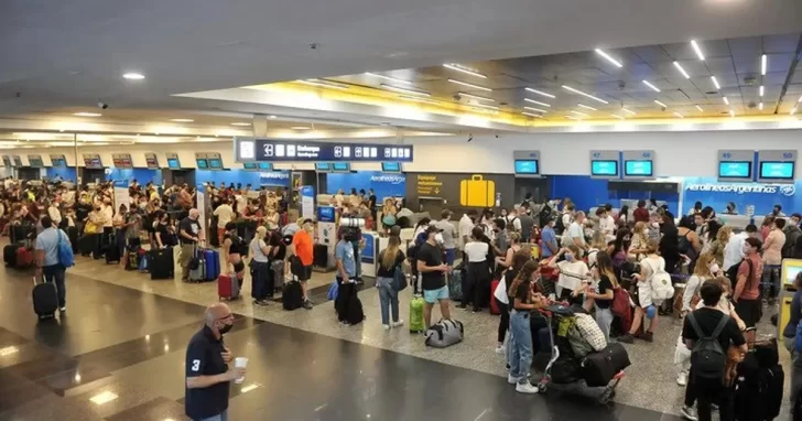 Demoras y vuelos reprogramados en Aeroparque afectan a más de 6.000 pasajeros