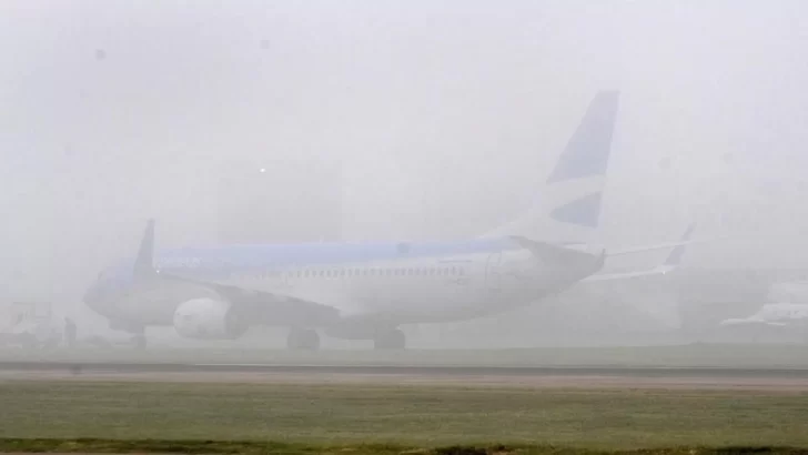 Hubo demoras en Aeroparque y vuelos desviados como consecuencia de la niebla