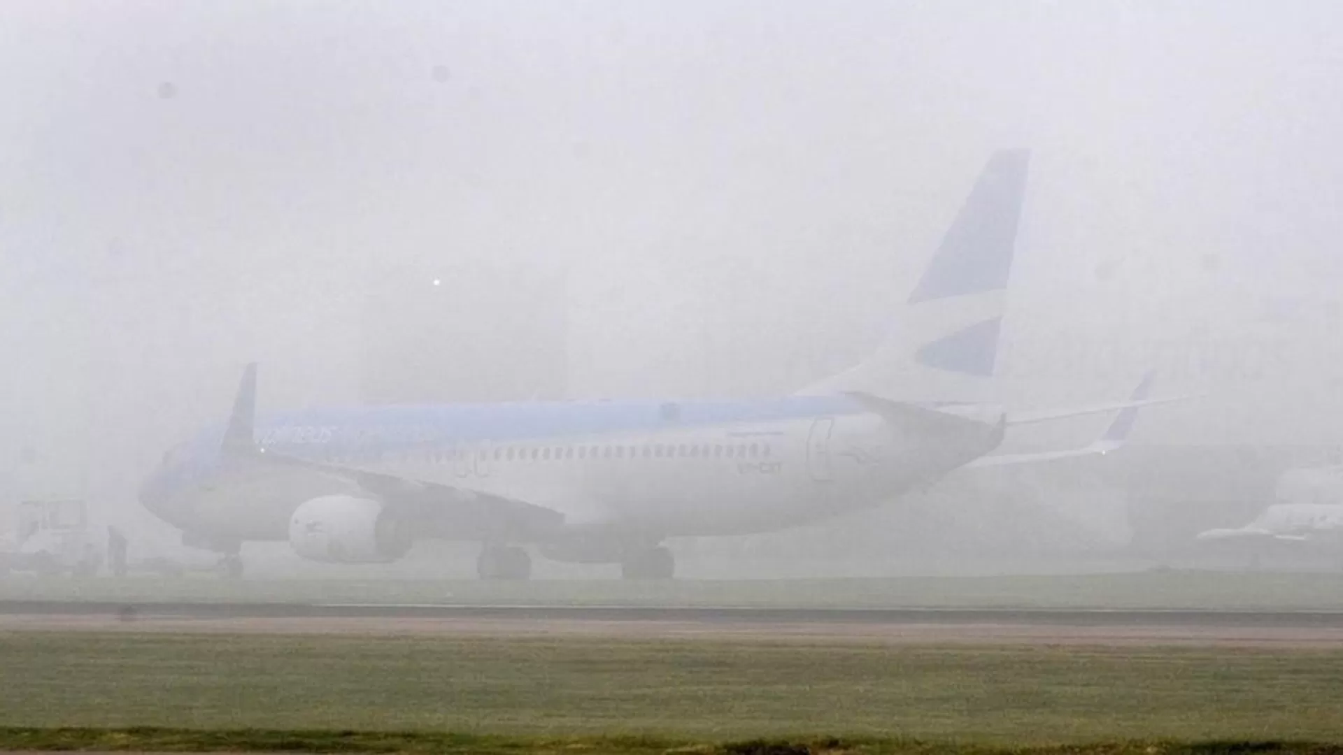 Hubo demoras en Aeroparque y vuelos desviados como consecuencia de la niebla