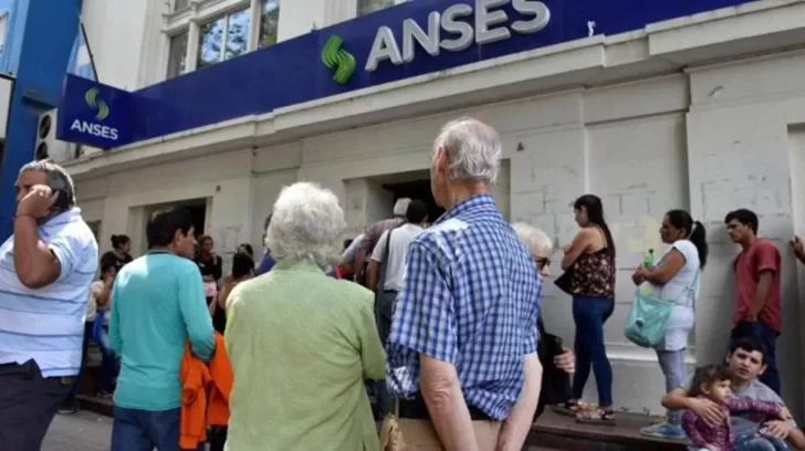 Jubilados y pensionados de ANSES: quiénes cobrarán este lunes