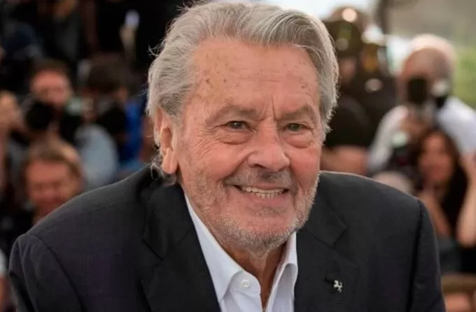 Alain Delon le pidió a su hijo que inicie los preparativos para la eutanasia