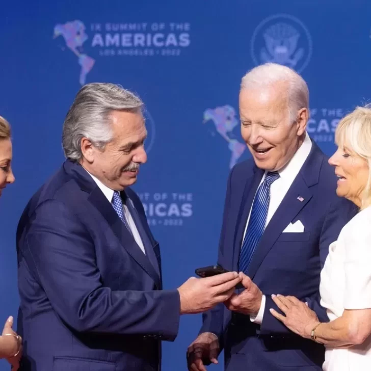 Video. Alberto Fernández le mostró a Joe Biden la foto de su hijo Francisco