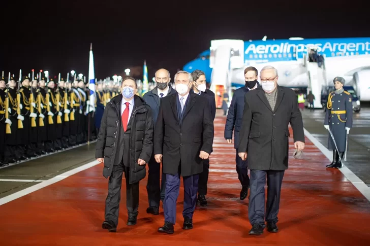 Alberto Fernández arribó a Rusia, donde mañana se reunirá con su par Vladímir Putin