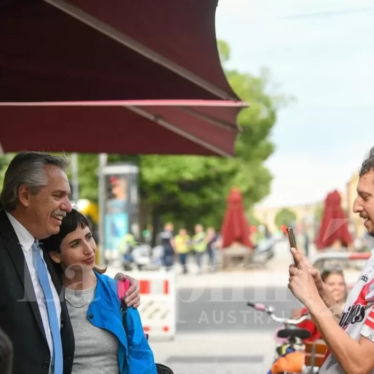 “Hola Alberto, somos cordobeses”, el encuentro del Presidente con dos argentinos por las calles de Berlín