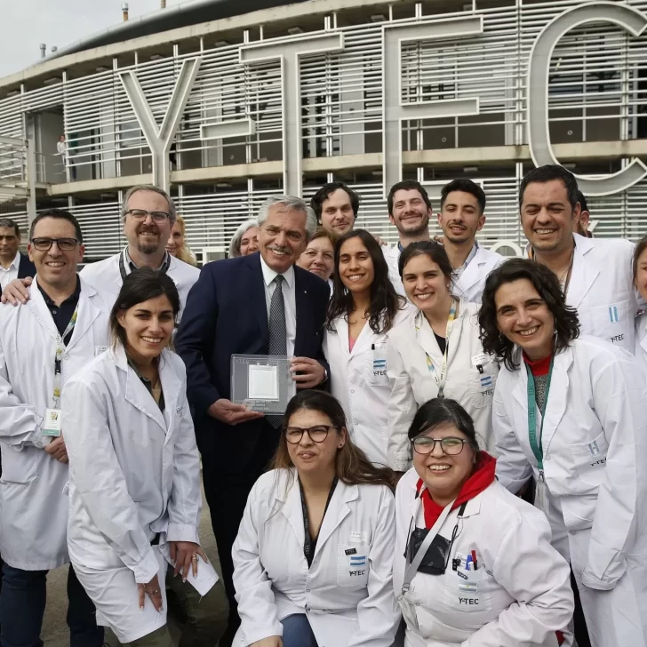 Alberto Fernández visitó obras de planta de baterías de litio e instalaciones de YPF Alberto Fernández visitó obras de planta de baterías de litio e instalaciones de YPF