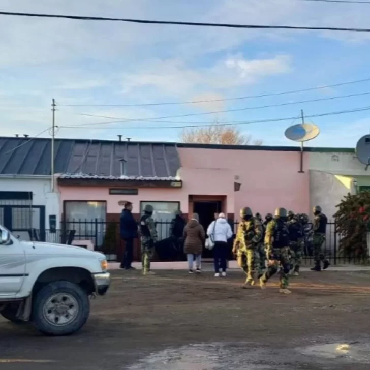 Detuvieron a un hombre durante un allanamiento: secuestraron municiones de varios calibres