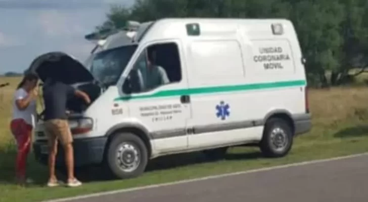Una ambulancia se rompió cuando iba al hospital y la mujer falleció de un paro cardíaco