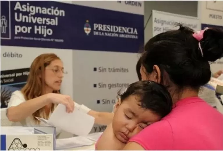 ANSES paga el triple bono extra por Asignación Universal por Hijo: cuánto y cuándo se cobra en junio ANSES paga el triple bono extra por Asignación Universal por Hijo: cuánto y cuándo se cobra en junio