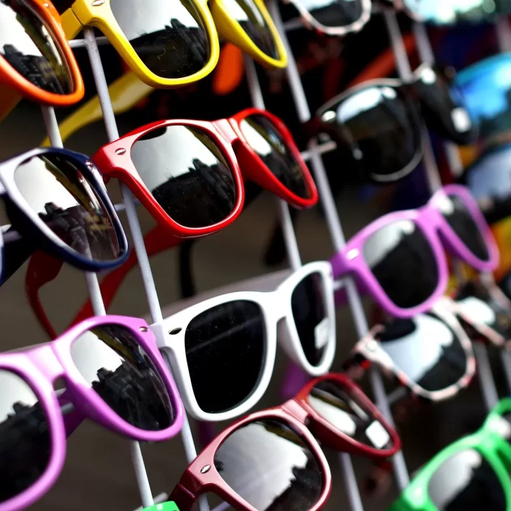Anteojos de sol “truchos” en el verano: qué daños causan en la salud y cómo identificarlos Anteojos de sol “truchos” en el verano: qué daños causan en la salud y cómo identificarlos