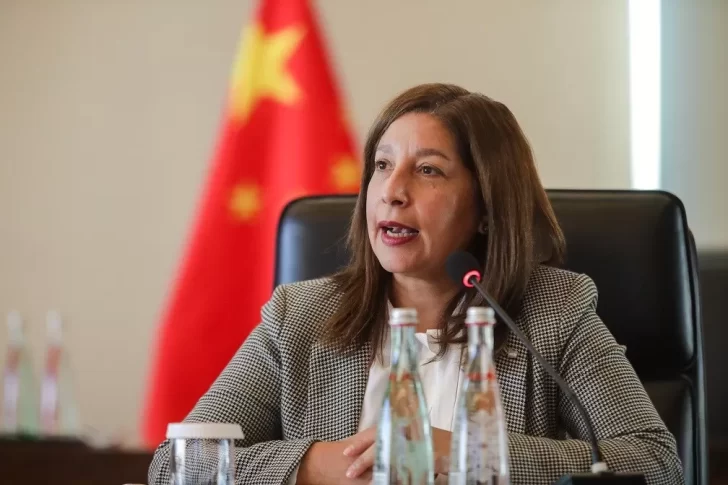 Arabela Carreras firmó un acuerdo para que Invap construya un reactor en China