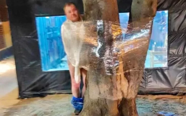 Un hombre terminó desnudo y atado a un árbol: habría acosado a un menor de edad en el baño de un pub