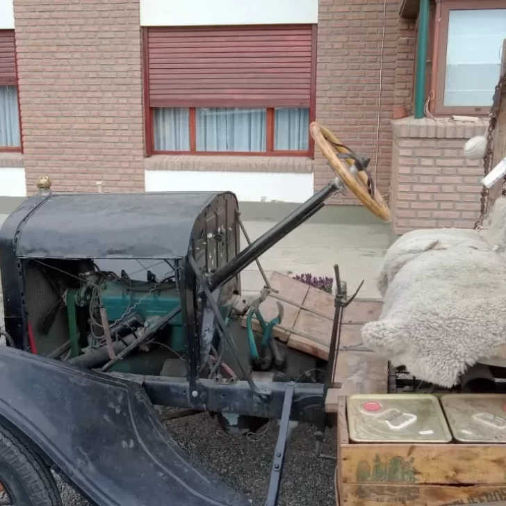 Video. La emocionante historia detrás del hombre que conducía un auto antiguo por las calles de Río Gallegos