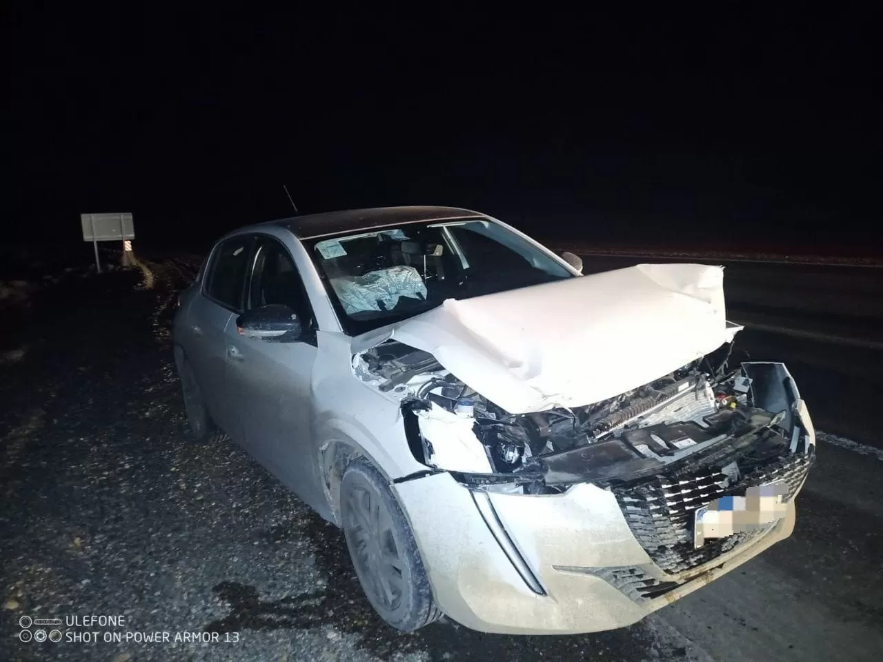 Chocó con un camión que circulaba sin luces traseras en la Ruta 3 y su auto sufrió graves daños