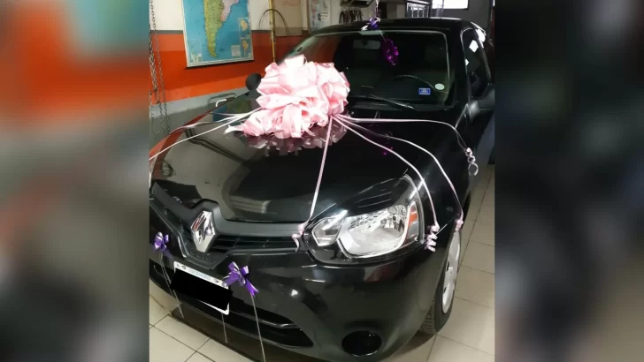 Le robaron el auto en la vereda de su casa y apareció volcado en el barrio Procrear de Río Gallegos