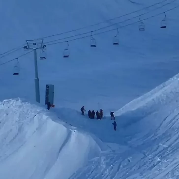 Video. Avalancha en Las Leñas: así fue el rescate de los esquiadores atrapados Video. Avalancha en Las Leñas: así fue el rescate de los esquiadores atrapados