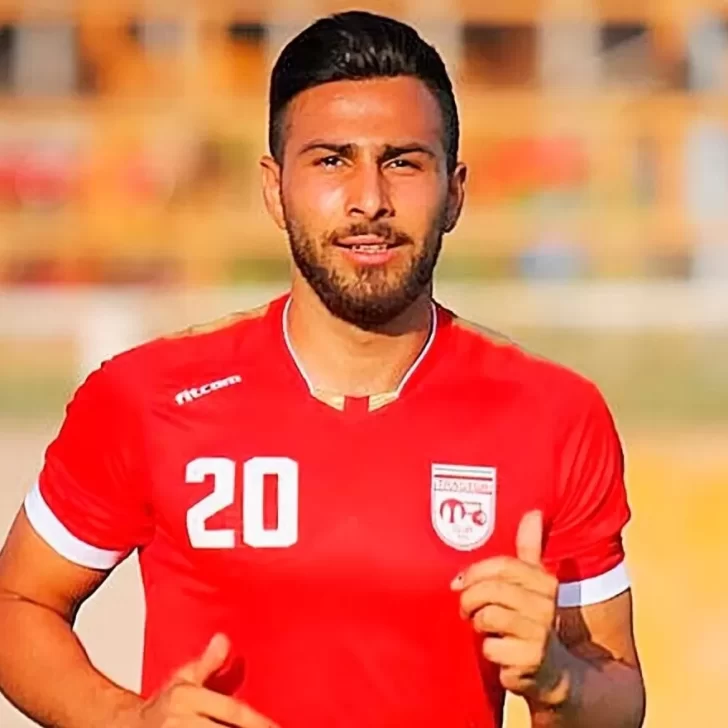 El futbolista iraní Amir Nasr Azadani no será ejecutado, pero le dieron una altísima condena