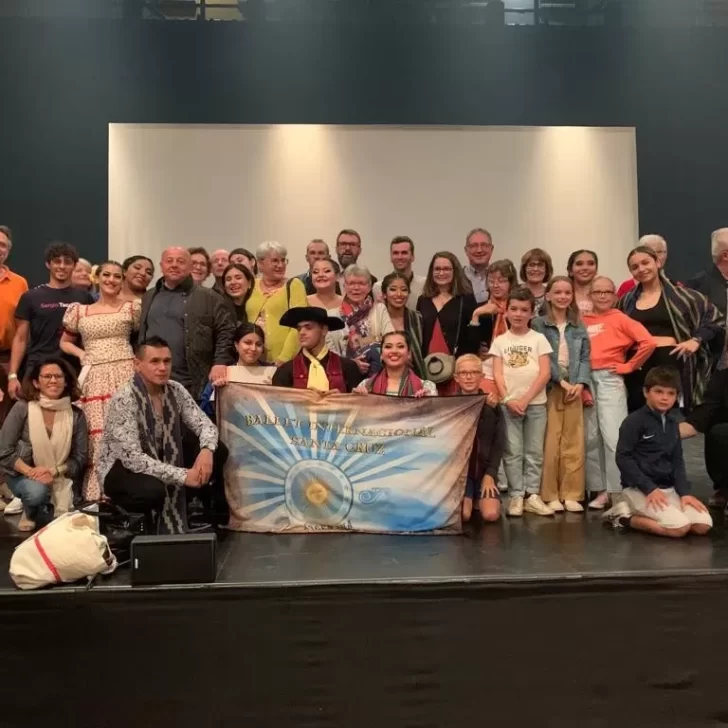 Video. El Ballet Internacional de Santa Cruz se presentó en Francia y fue ovacionado Video. El Ballet Internacional de Santa Cruz se presentó en Francia y fue ovacionado