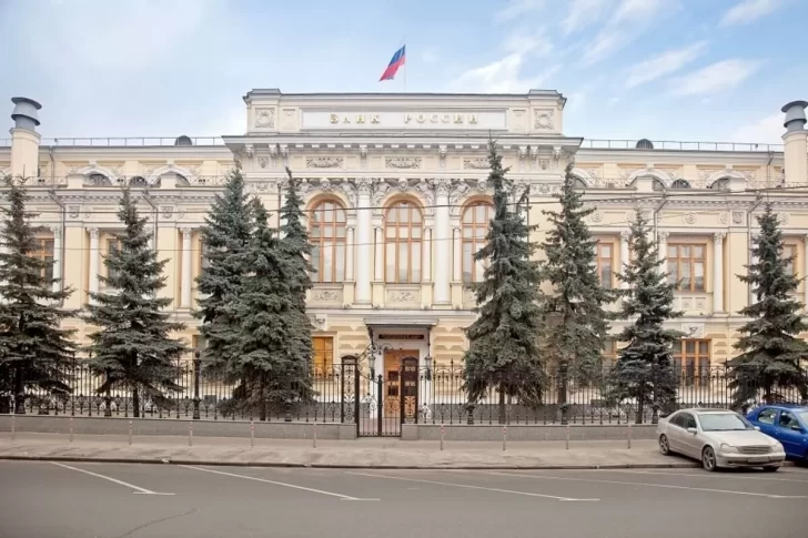 Banco Central de Rusia duplicó la tasa de interés para evitar mayor devaluación por las sanciones por entrar en guerra con Ucrania