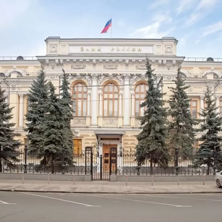 Banco Central de Rusia duplicó la tasa de interés para evitar mayor devaluación por las sanciones por entrar en guerra con Ucrania
