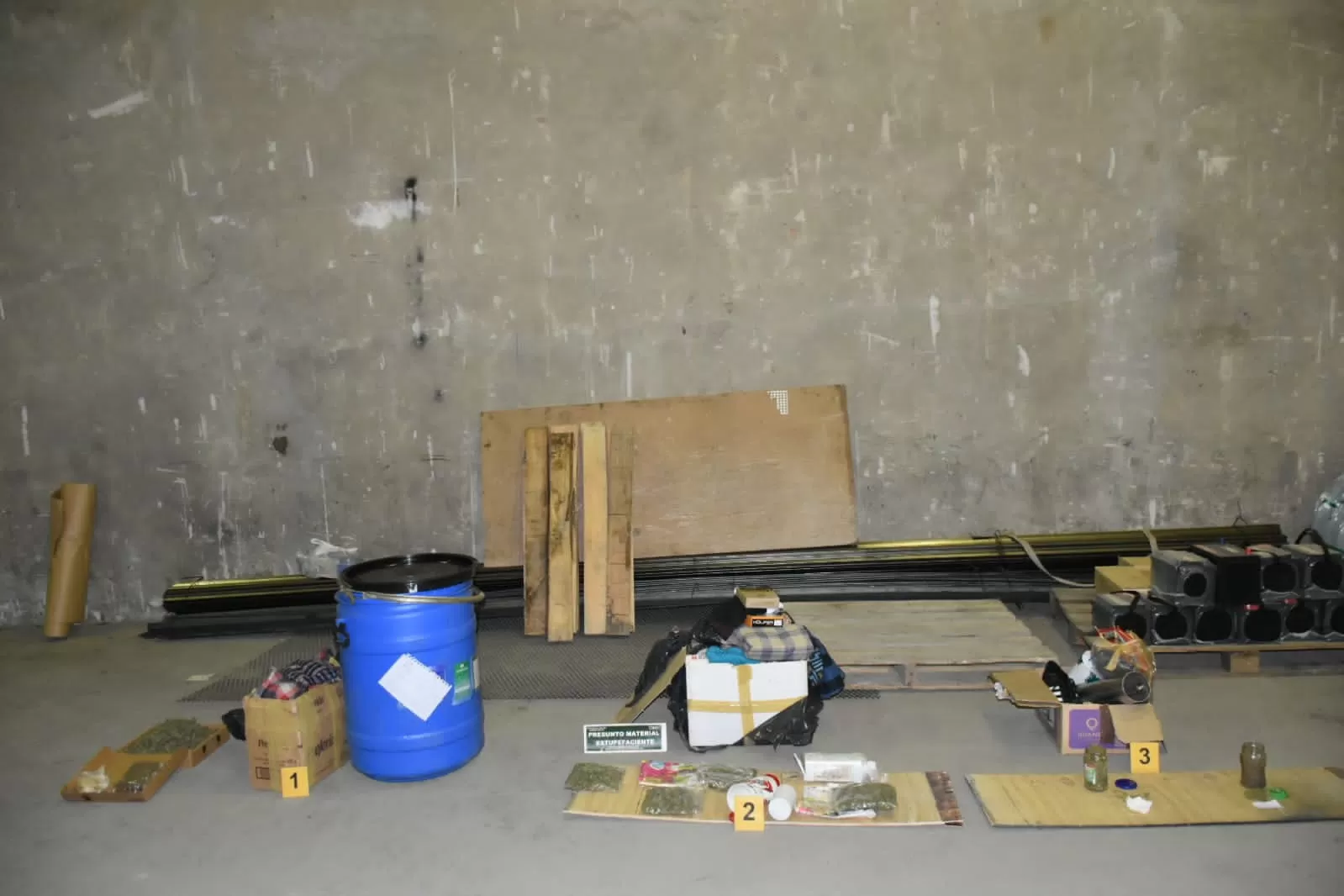 Golpe al narcotráfico en El Calafate: la droga venía escondida en panes podridos y basura Golpe al narcotráfico en El Calafate: la droga venía escondida en panes podridos y basura