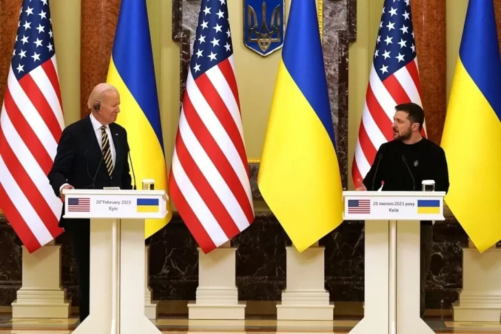 Biden viajó por sorpresa a Ucrania y prometió más armas para la guerra con Rusia