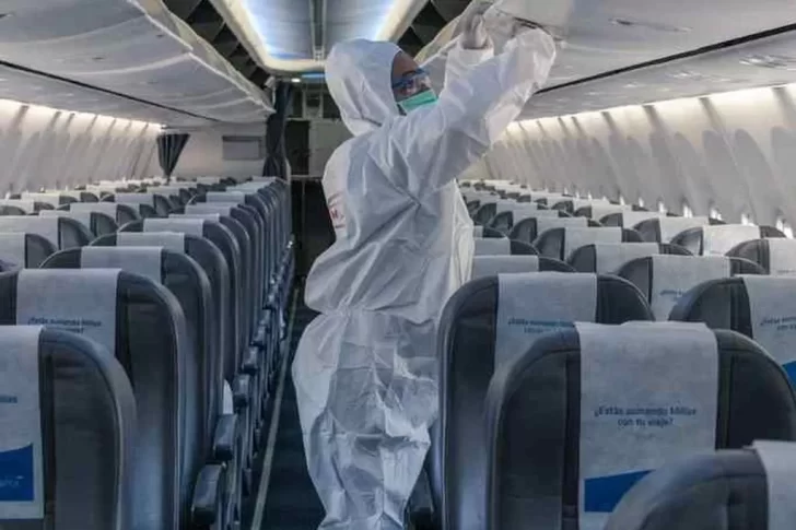 Buscan un “artefacto explosivo”, tras la amenaza de bomba en un avión de Aerolíneas Argentinas