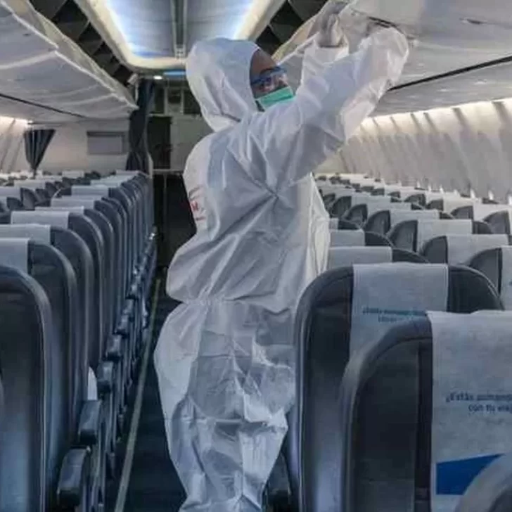 Buscan un “artefacto explosivo”, tras la amenaza de bomba en un avión de Aerolíneas Argentinas
