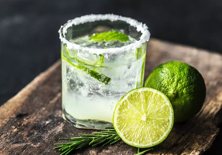 Receta de caipiriña y caipiroska: cómo preparar los tragos brasileños más populares